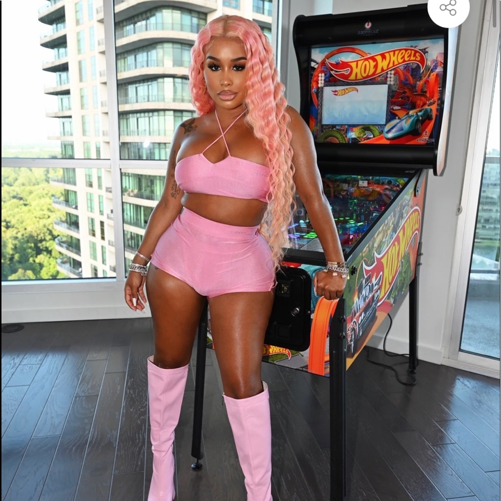 GSUWOO shop so real two piece pink set, very flattering on the body. Never worn